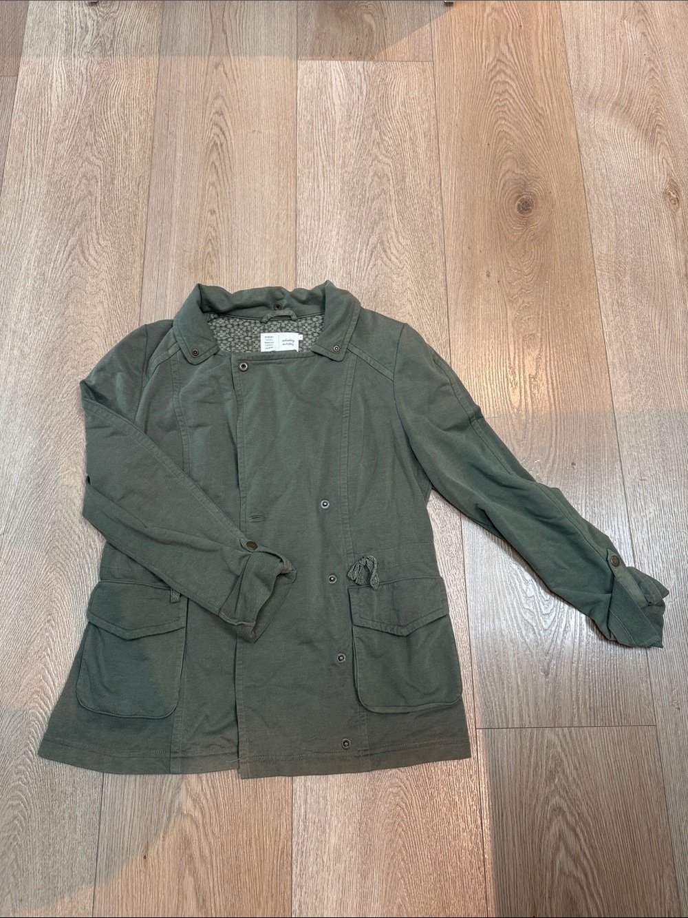 Classic Olive Utility Jacket for Women — Lightweight Everyday Layer